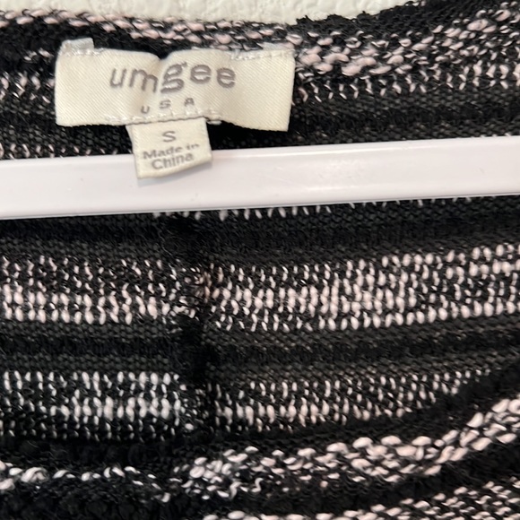 Umgee SZ S Black White Stripe Oversized Lagan Look Pullover Knit Sweater - Picture 2 of 4